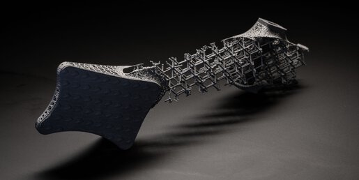 Formula 1 titanium brake pedal in optimized lightweight construction, DMLS, 3D printing, metal, laser | © EOS