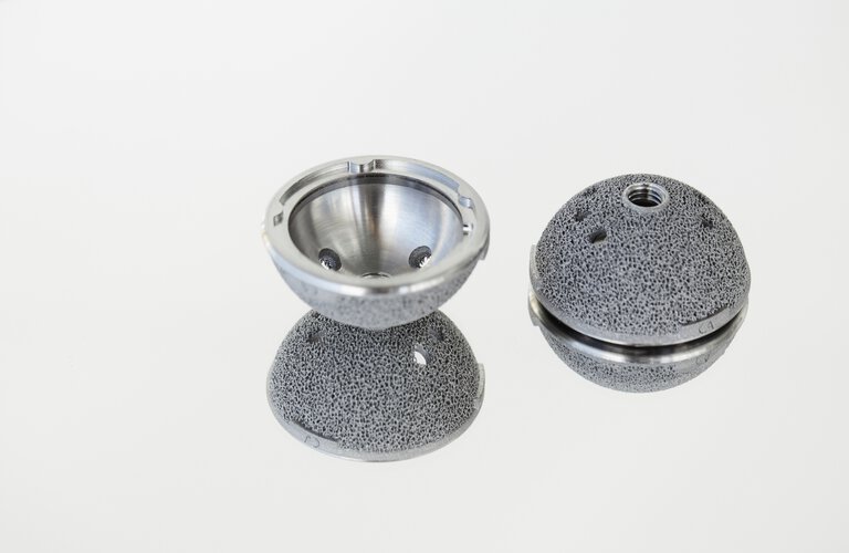 Hipcup from Permedica, made of titanium without subsequent coating, DMLS, 3D printing, medical application, EOS | © EOS