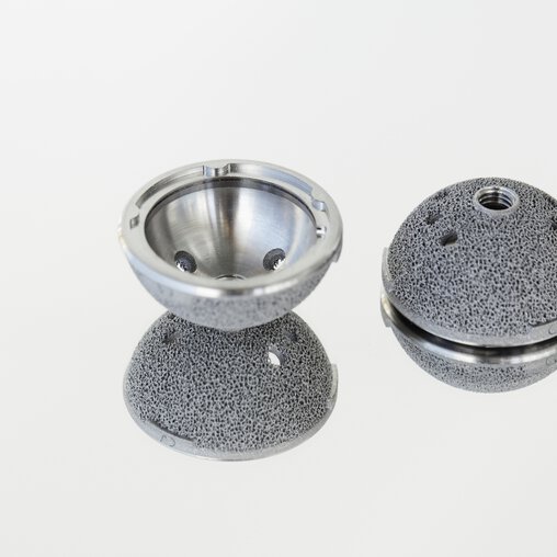 Hipcup from Permedica, made of titanium without subsequent coating, DMLS, 3D printing, medical application, EOS | © EOS