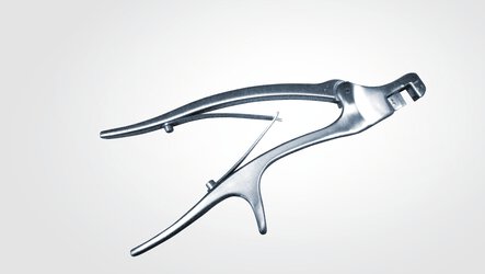 Prototype of a bending instrument to form the plates to be used in spine surgery