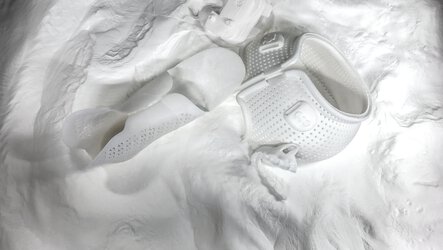 Medical parts in polymer powder bed when unpacking after 3D printing | © EOS