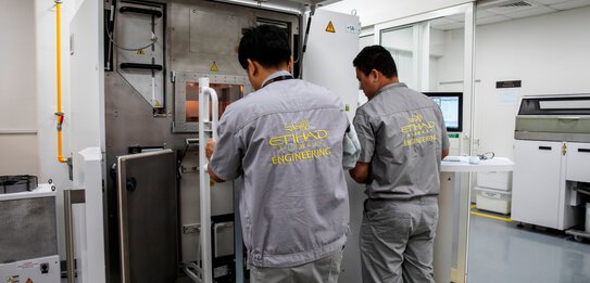 Etihad Engineering engineers at work using the pioneering EOS Additive Manufacturing 3D Printer which is now located at Etihad Engineering’s facility located in Abu Dhabi. 
